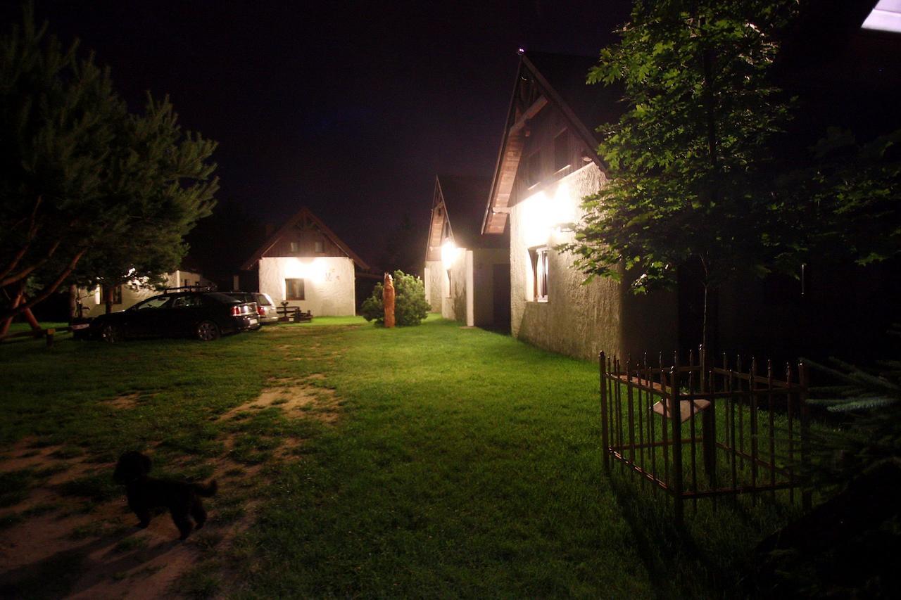 Villa Osada Pod Czerwonym Debem - Czarny Mlyn Jastrzębia Góra Esterno foto