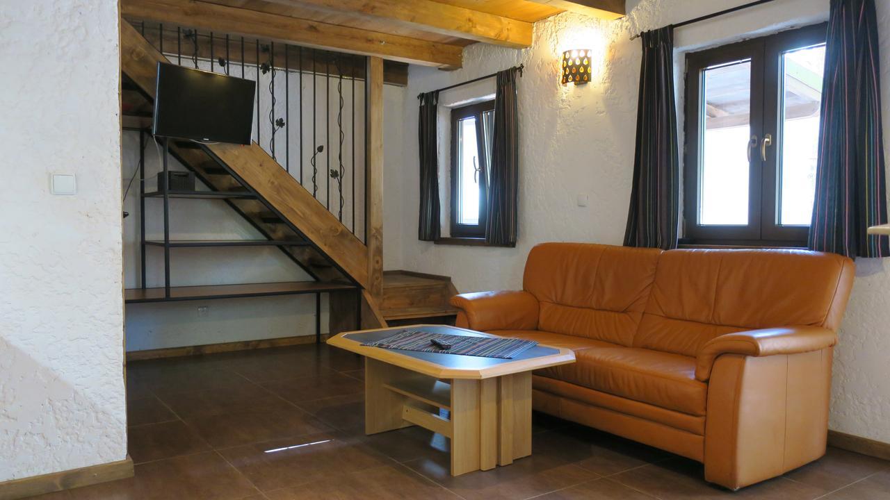 Villa Osada Pod Czerwonym Debem - Czarny Mlyn Jastrzębia Góra Esterno foto