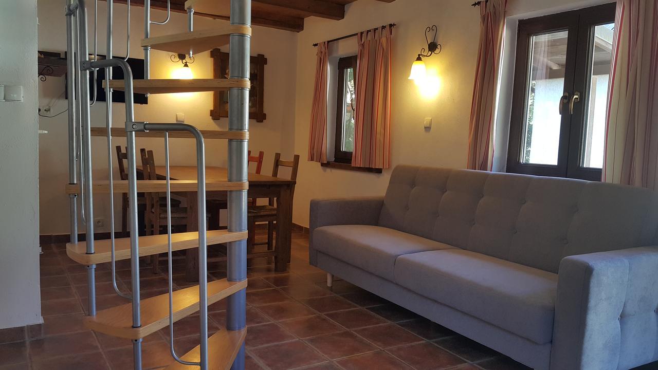 Villa Osada Pod Czerwonym Debem - Czarny Mlyn Jastrzębia Góra Esterno foto