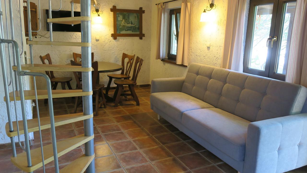 Villa Osada Pod Czerwonym Debem - Czarny Mlyn Jastrzębia Góra Esterno foto